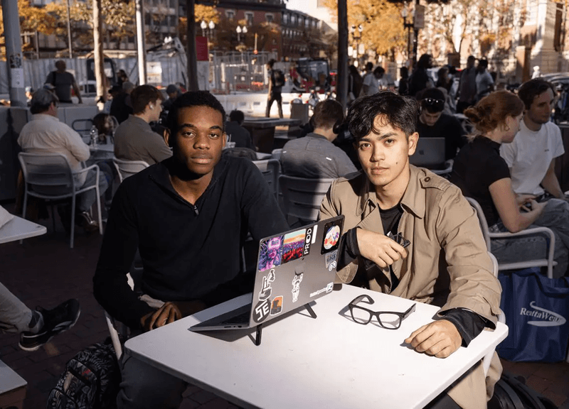 Hackers with smart glasses